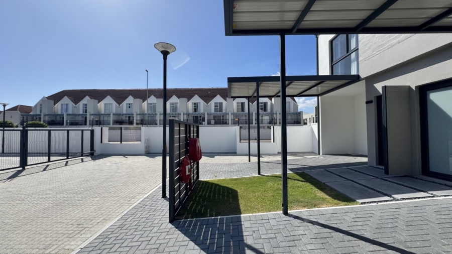 2 Bedroom Property for Sale in Whispering Pines Western Cape